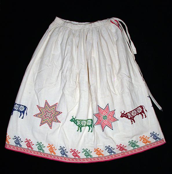 Girl's embroidered skirt - Photograph ©Yvonne Negrín