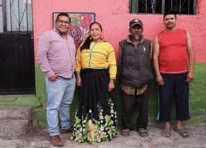 Neuvy, Maymi, Eligio, and Fidencio Benítez at the family home workshop in Colonia Zitakua 