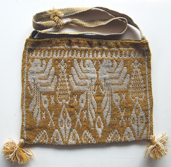 Shoulder bag or kutsuri woven by Maráa Sandoval