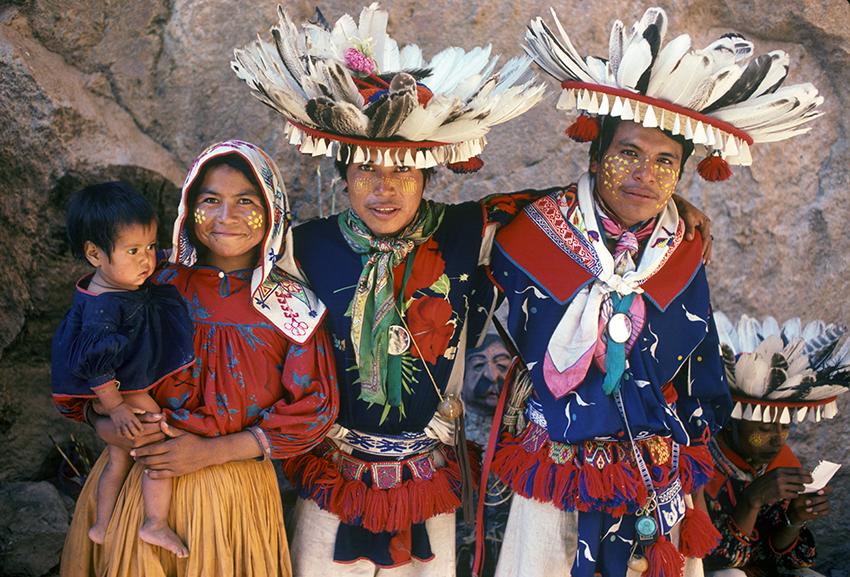 Peregrinos en Teakata ~ Fotografía ©Juan Negrín 1982