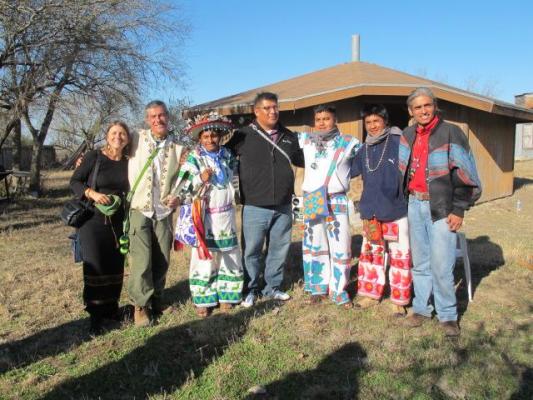 Reunión de wixaritari y miembros de la Iglesia Nativa Americana - Fotógrafia ©Tracy Barnett 2011 