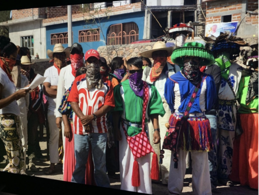 La ofensiva retórica de las instancias gubernamentales pronto intentó presentar los hechos como un conflicto entre particulares por la disputa de unos terrenos. La realidad resulta ser muy diferente y se explica en alguna medida por la historia. Foto X @azqueltan